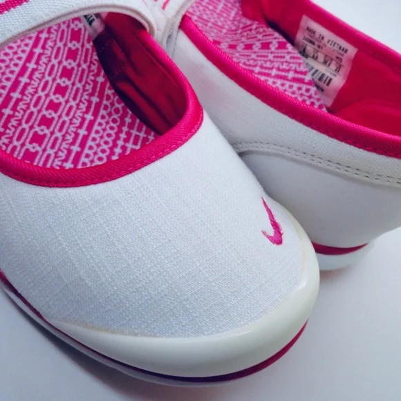 Nike NWT Mary Jane Size 6 White Sneakers Shoes - Picture 6 of 15